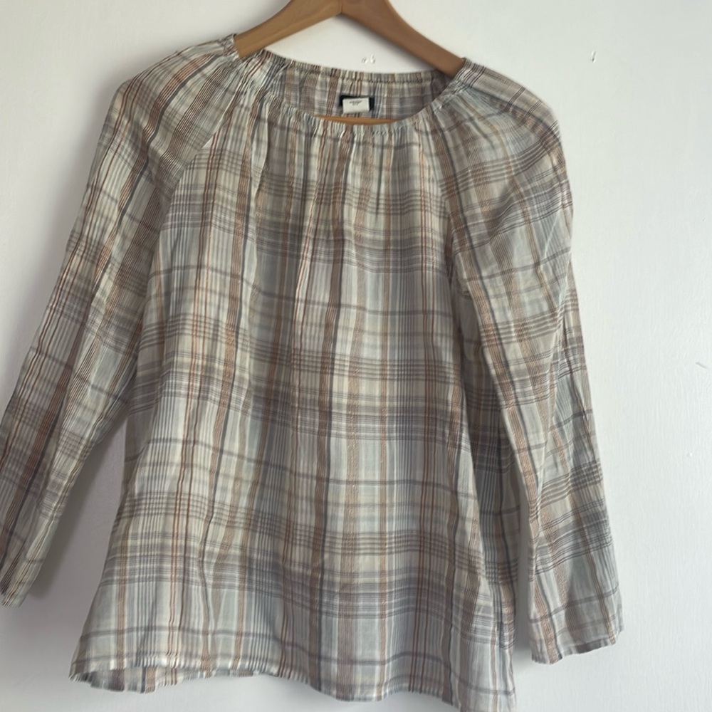 J. Crew light cotton top ✨